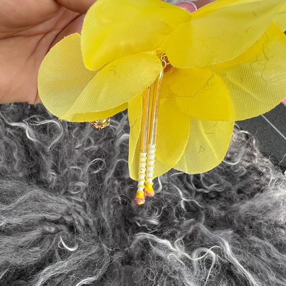 Betsey Johnson Fairy Bunny Daffodil Crystal necklace - Picture 9 of 10